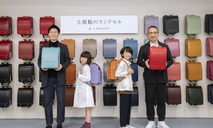 土屋鞄」の2025年度入学向けモデルは、おしゃれなカラーが約40色 