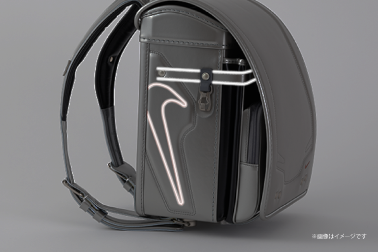 NIKEロゴの反射材が光って安心 NIKEロゴの反射材が光って安心